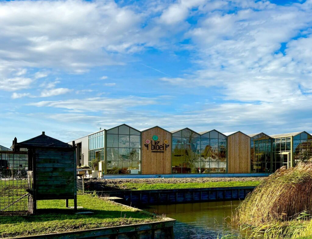 “ISOL gable and Venlo greenhouse structure supplied by Dutch Agro Systems in Delfgauw.”