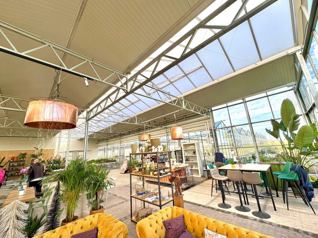 Completed greenhouse project in Delfgauw with sandwich and polycarbonate roof combination