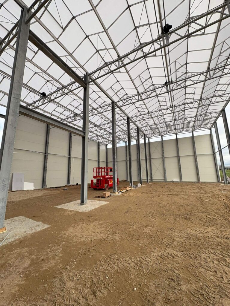 16 mm polycarbonate roof with ventilation windows – Venlo greenhouse